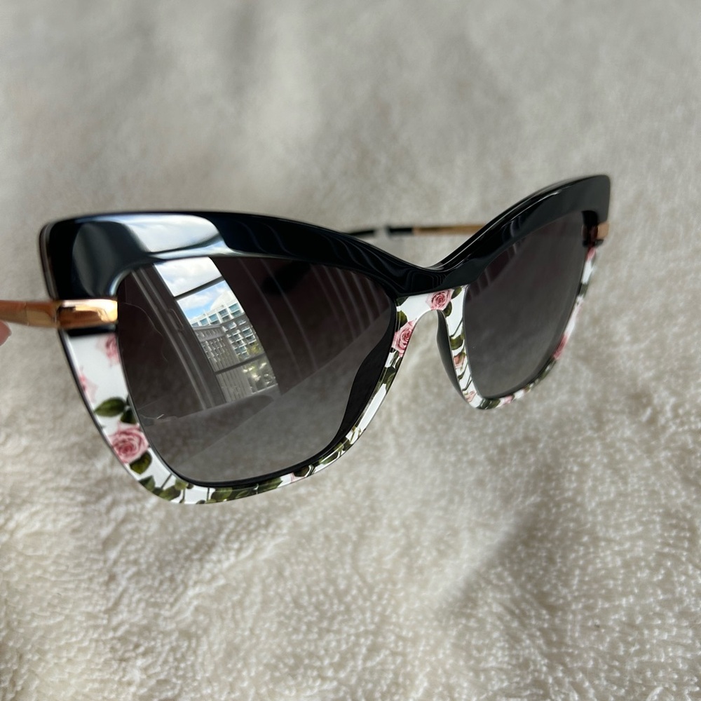 NWT Dolce & Gabbana Cat Eye 54mm Sunglasses DG4374 32508G Black/ Floral - Picture 10 of 15
